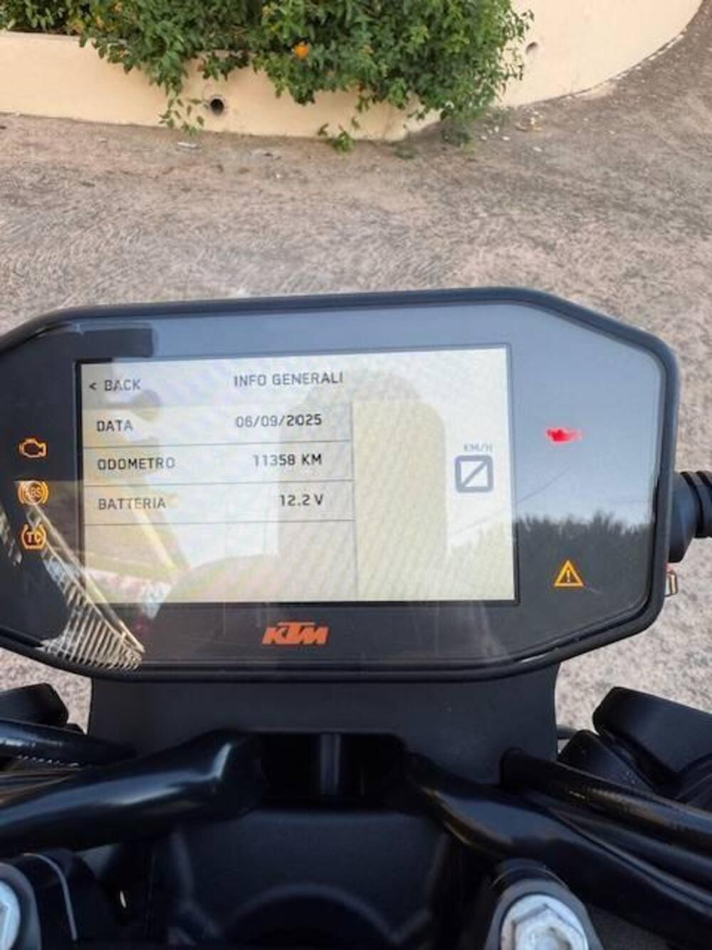 KTM 890 Duke R (2021) (10)