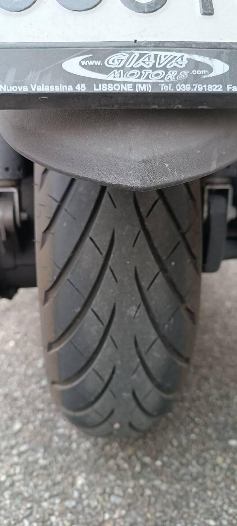 Kymco Downtown 300i (2009 - 17) (4)