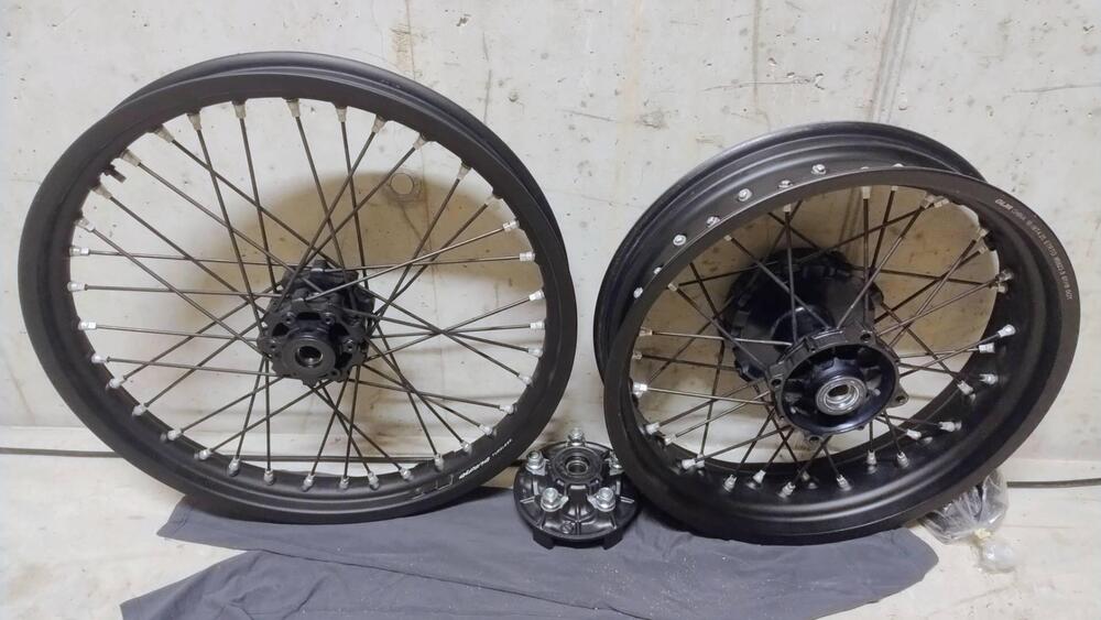 Cerchi Alpina Tubeless Africa Twin 1000 e 1100 Alpina Raggi (8)