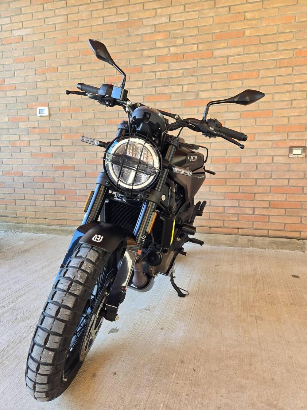 Husqvarna Svartpilen 401 (2021 - 23) (3)