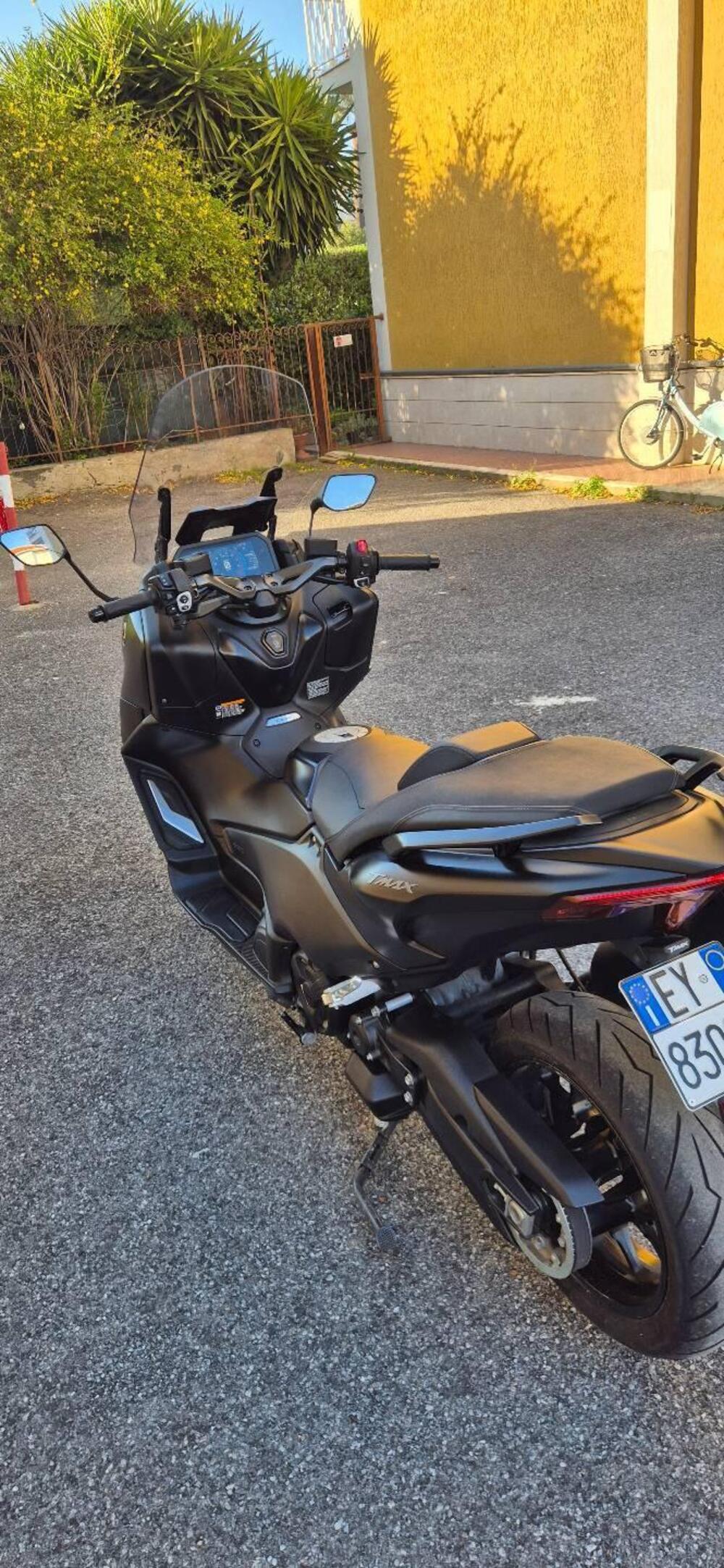 Yamaha T-Max 560 (2022 - 24) (7)