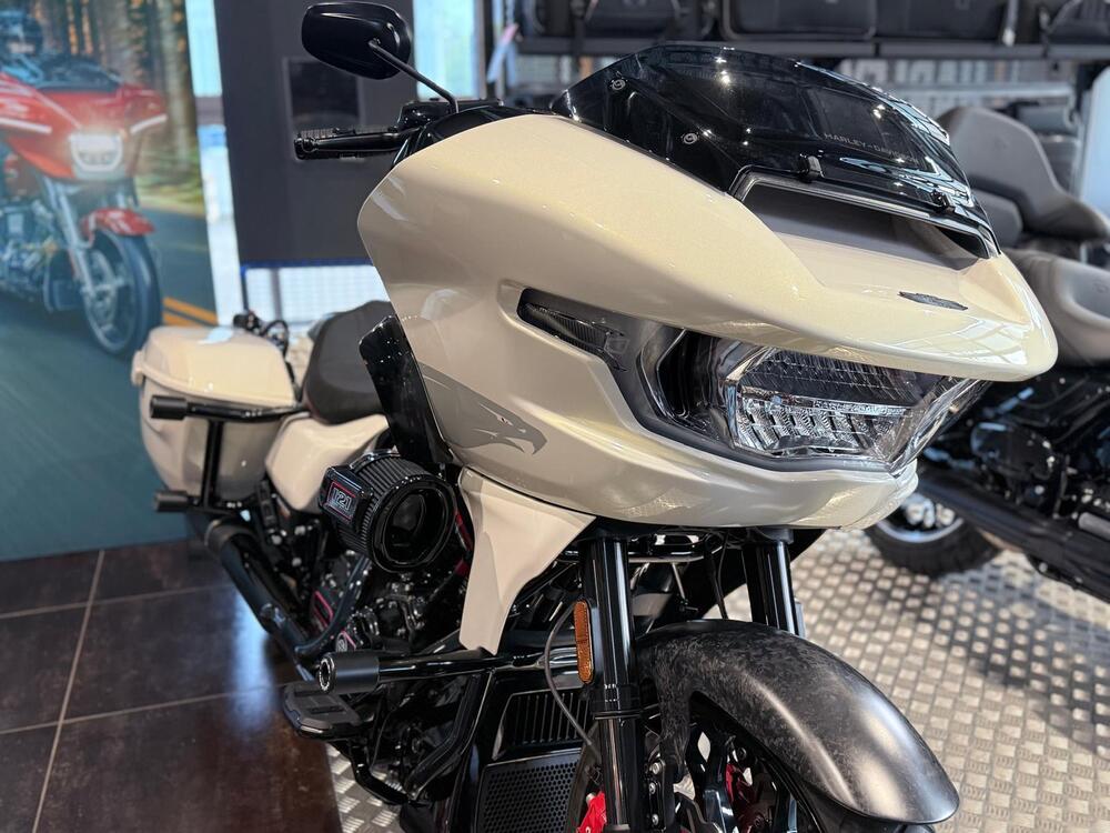 Harley-Davidson CVO Road Glide ST (2024) (7)