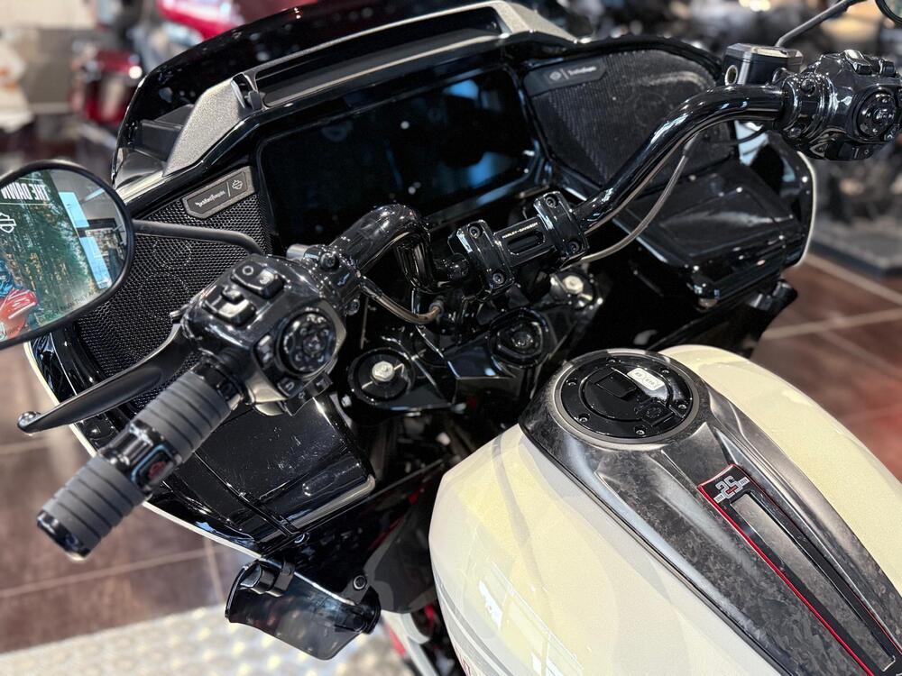 Harley-Davidson CVO Road Glide ST (2024) (2)