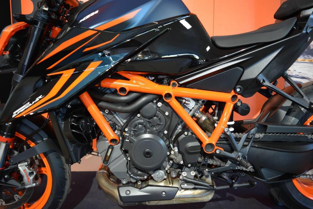 KTM 1290 Super Duke R (2022 - 23) (17)