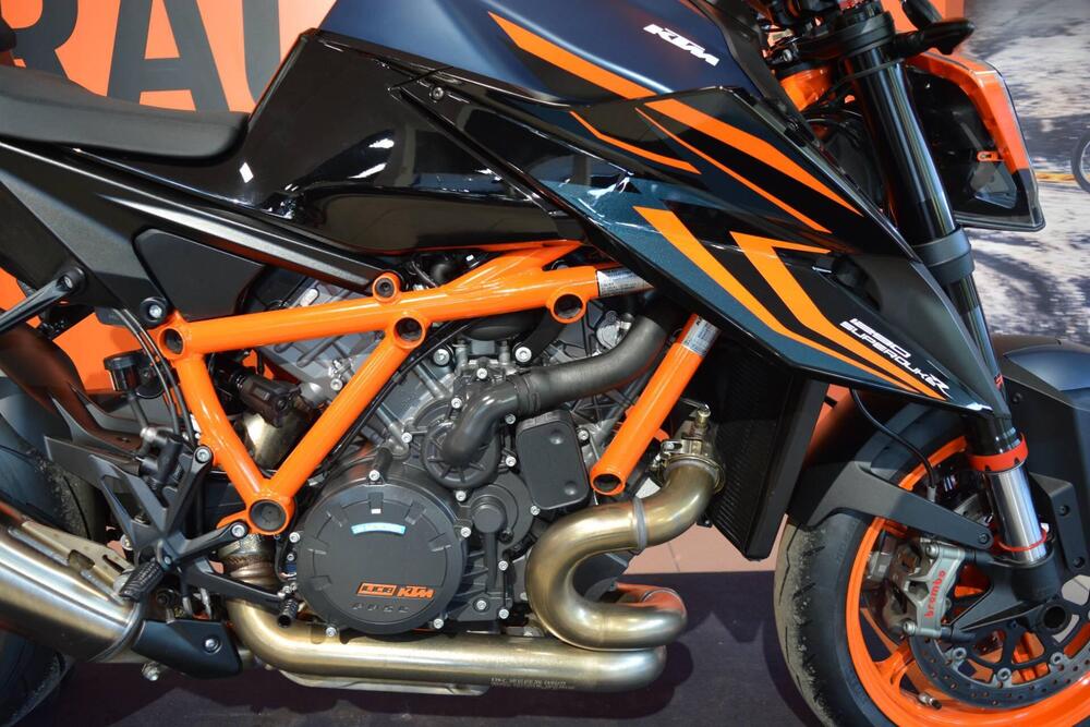 KTM 1290 Super Duke R (2022 - 23) (14)