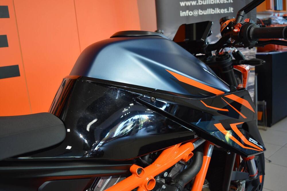 KTM 1290 Super Duke R (2022 - 23) (10)