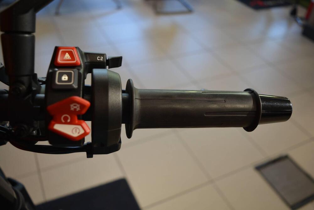 KTM 1290 Super Duke R (2022 - 23) (12)