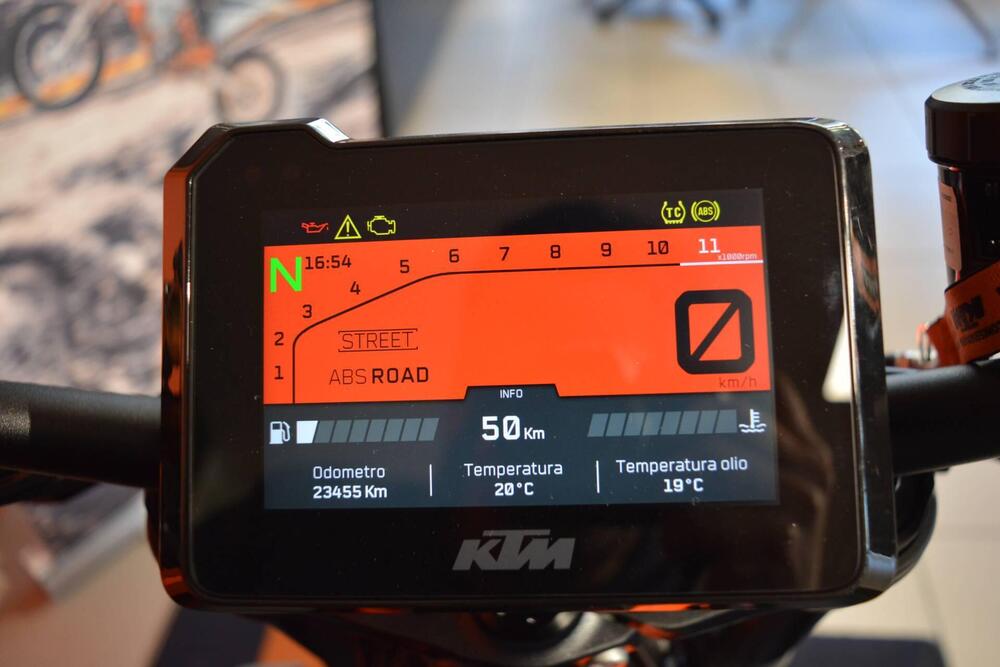 KTM 1290 Super Duke R (2022 - 23) (19)