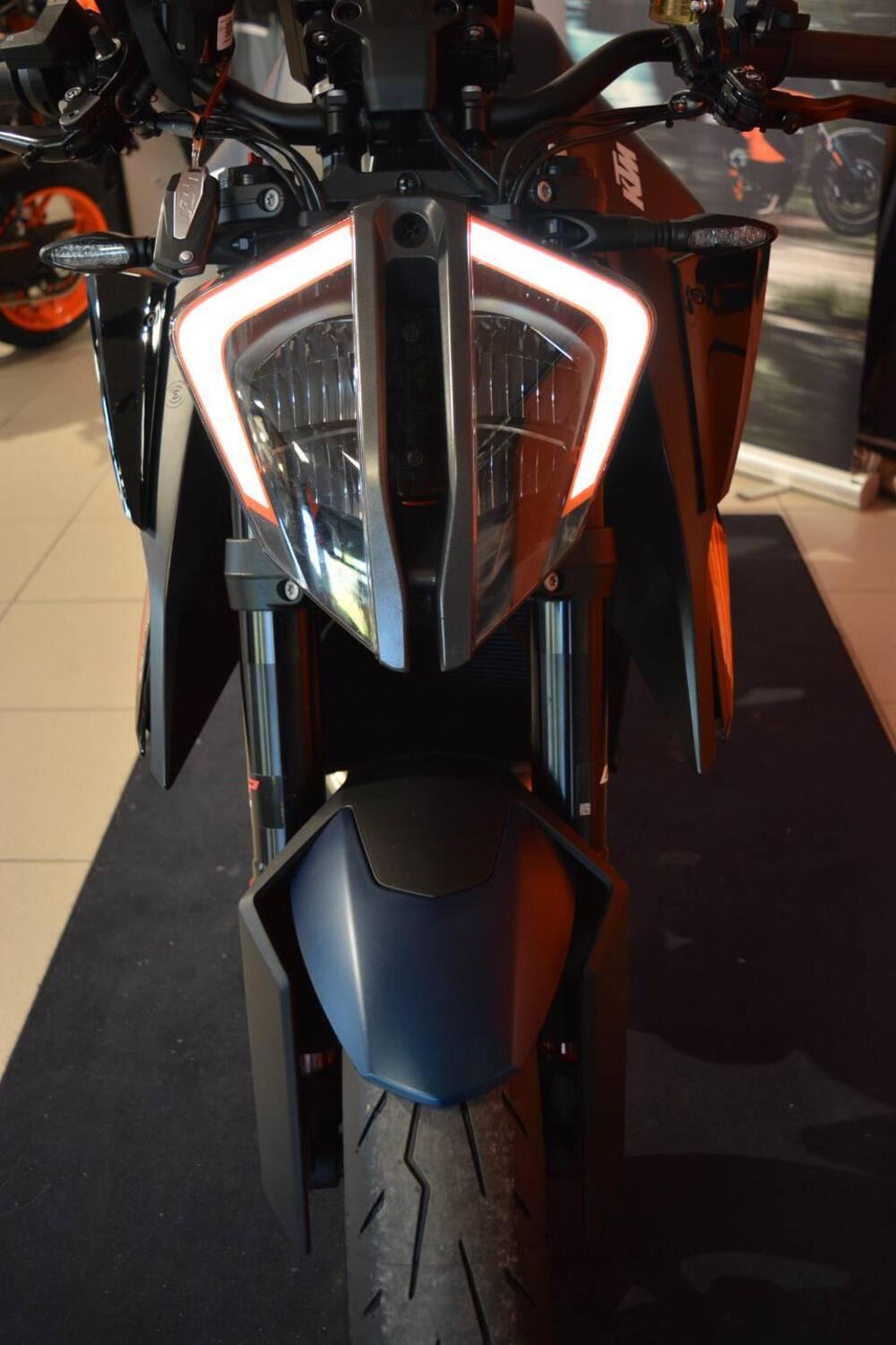 KTM 1290 Super Duke R (2022 - 23) (7)