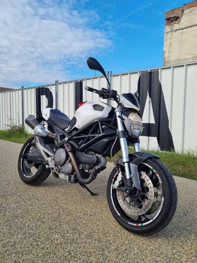 Ducati Monster 696 Plus (2007 - 14) usata