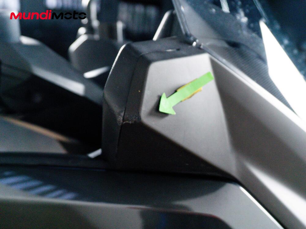 Yamaha X-Max 400 Iron Max ABS (2016) (16)