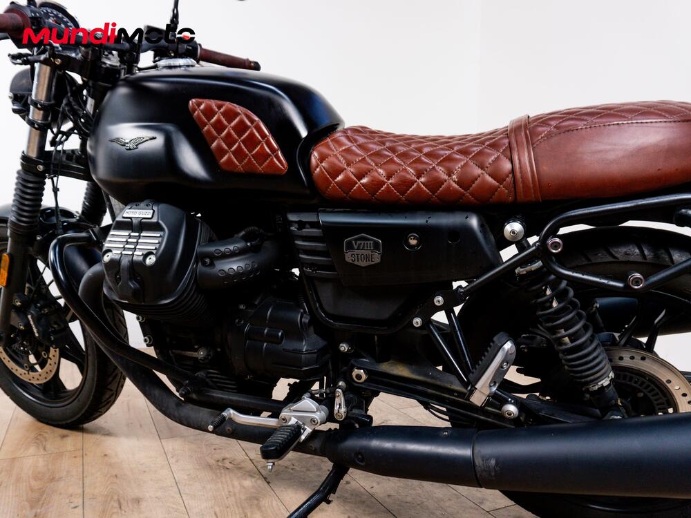 Moto Guzzi V7 III Stone (2017 - 20) (10)