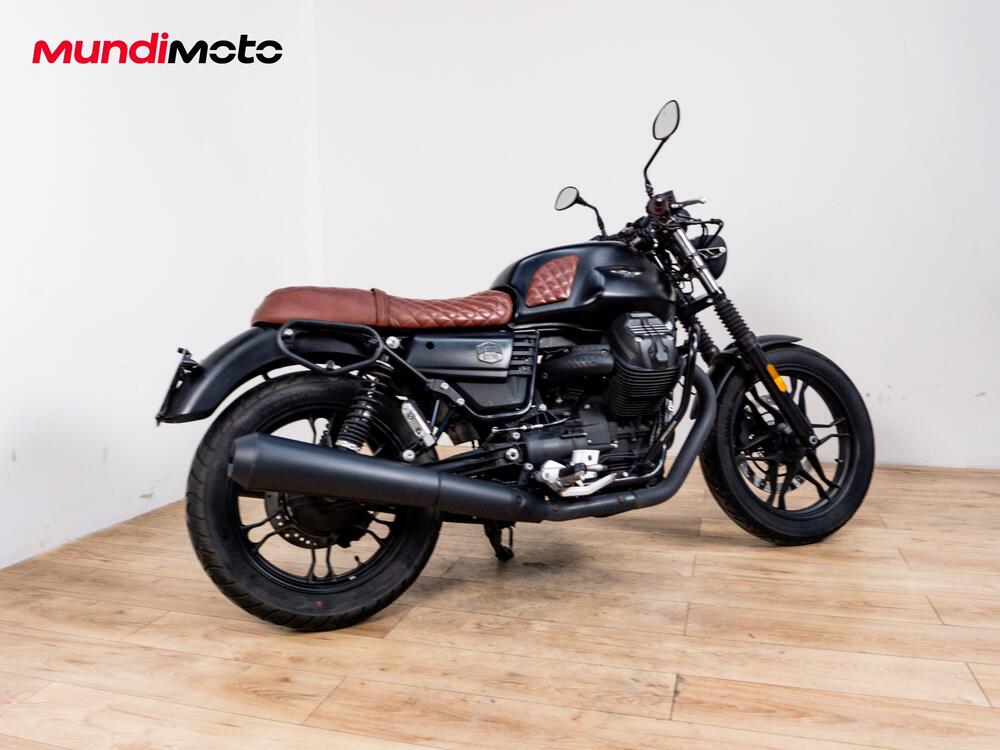 Moto Guzzi V7 III Stone (2017 - 20) (3)