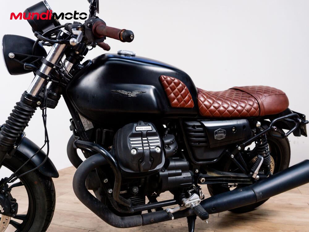 Moto Guzzi V7 III Stone (2017 - 20) (9)