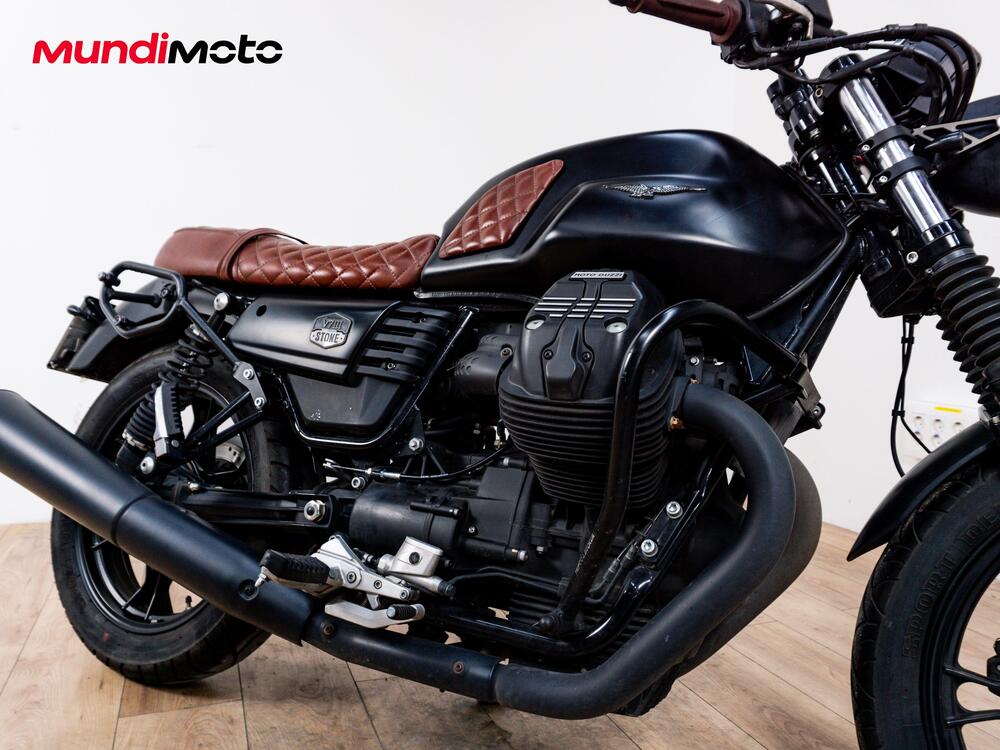 Moto Guzzi V7 III Stone (2017 - 20) (5)