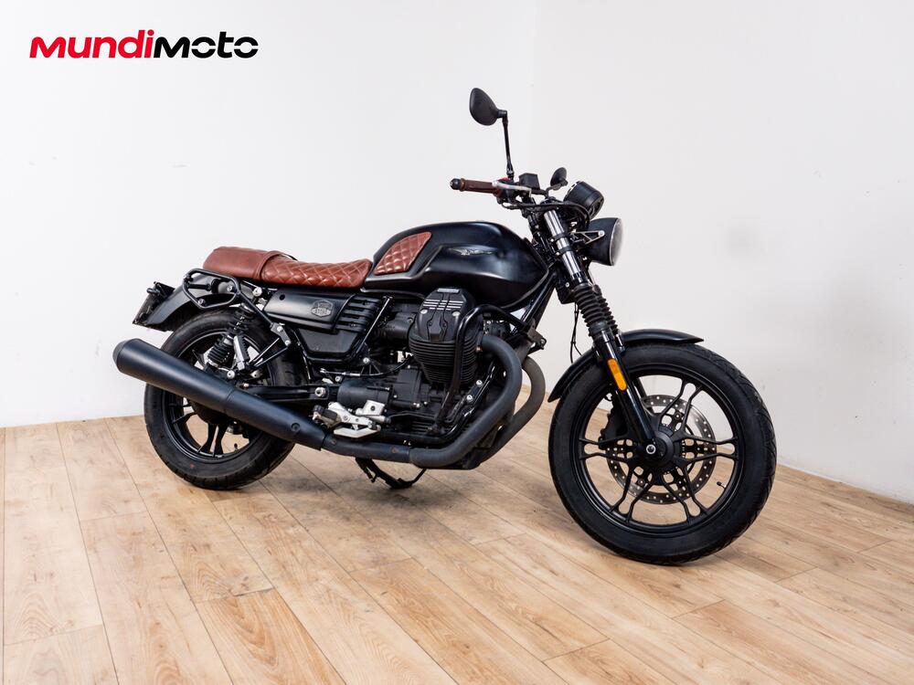 Moto Guzzi V7 III Stone (2017 - 20) (2)
