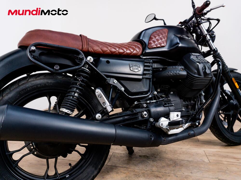 Moto Guzzi V7 III Stone (2017 - 20) (4)
