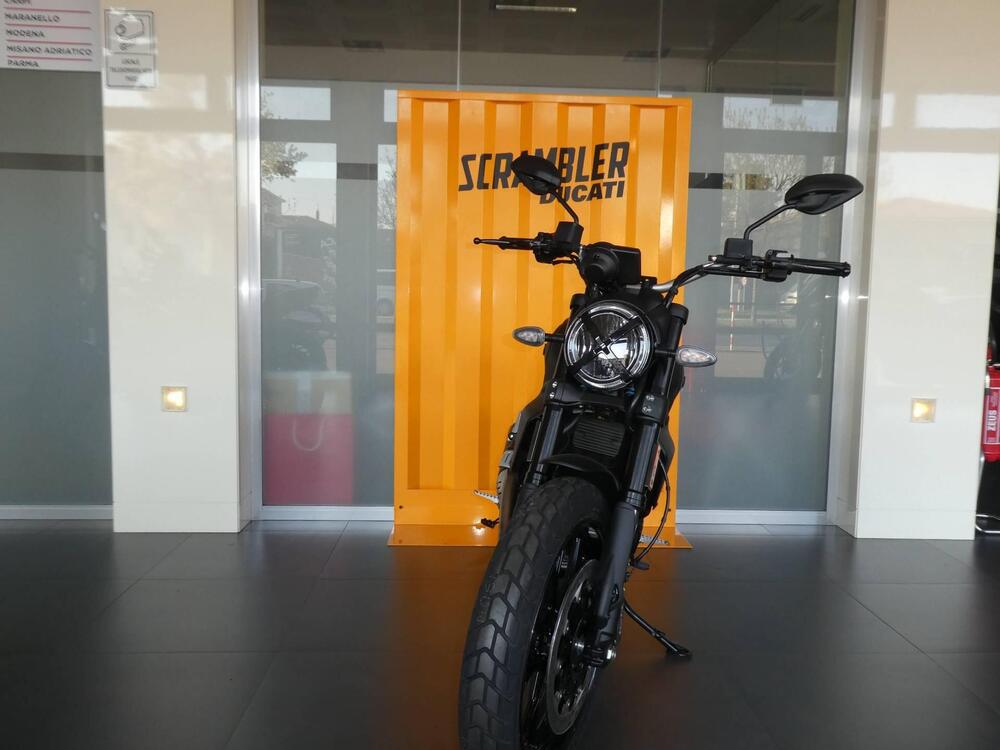 Ducati Scrambler 800 Icon Dark (2025 - 26) (2)