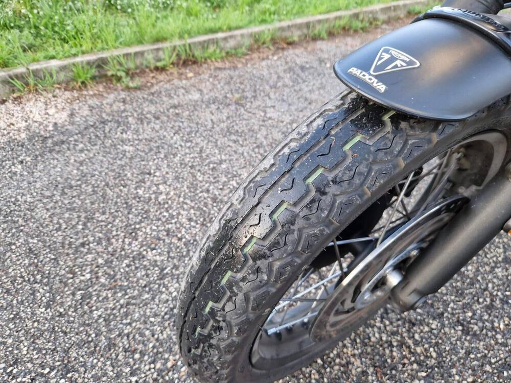 Triumph Bonneville T120 Black (2021 - 25) (3)