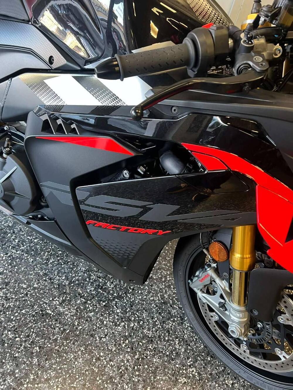 Aprilia RSV4 1100 Factory (2025 - 26) (6)