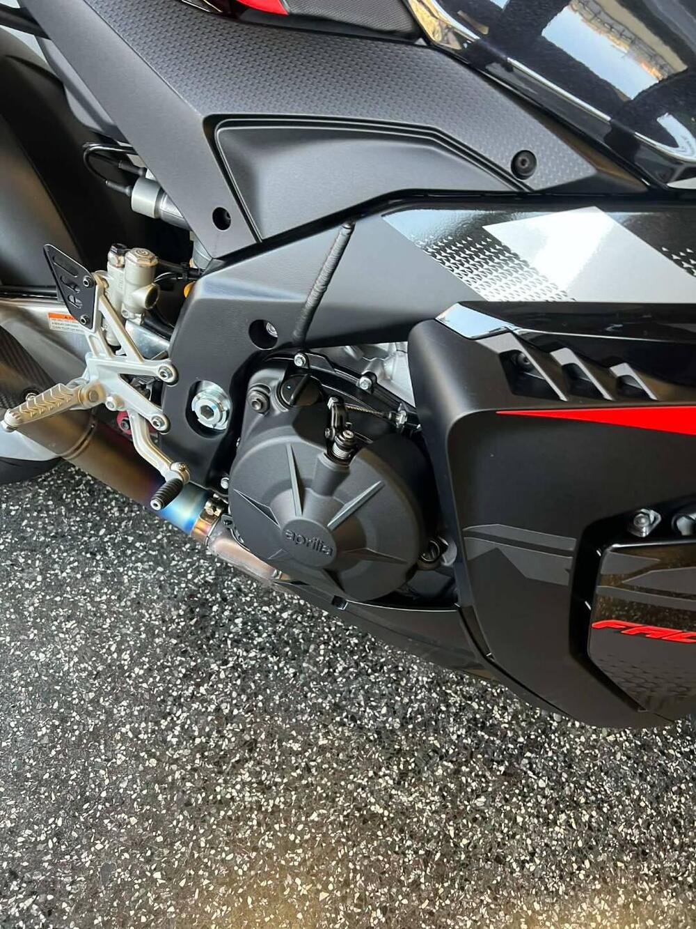 Aprilia RSV4 1100 Factory (2025 - 26) (11)