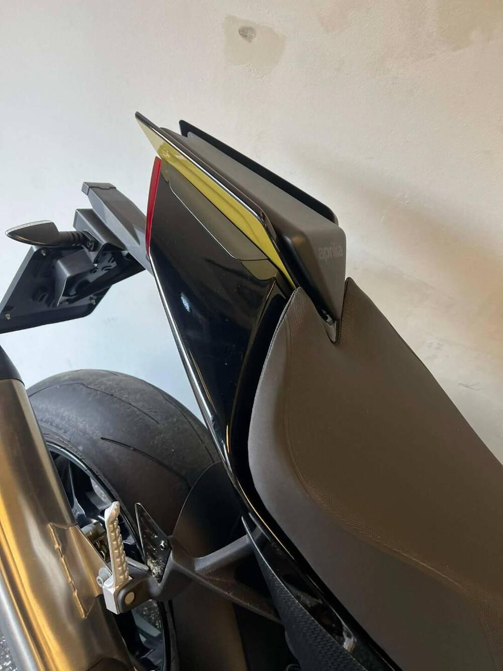 Aprilia Tuono V4 Factory (2021 - 24) (7)