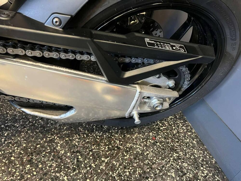 Aprilia Tuono V4 Factory (2021 - 24) (10)