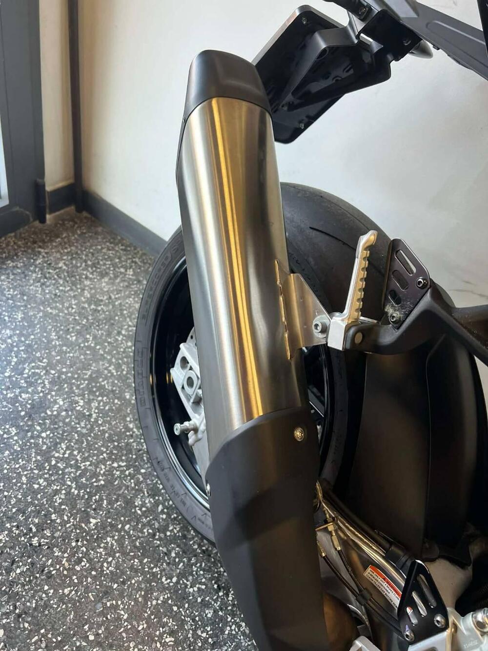 Aprilia Tuono V4 Factory (2021 - 24) (15)