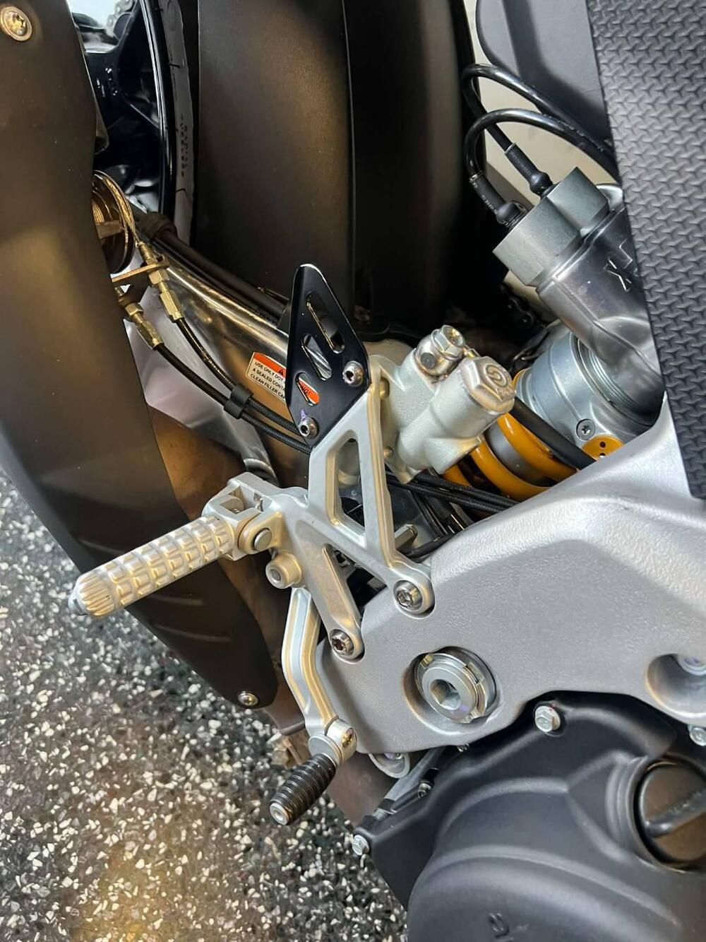 Aprilia Tuono V4 Factory (2021 - 24) (16)