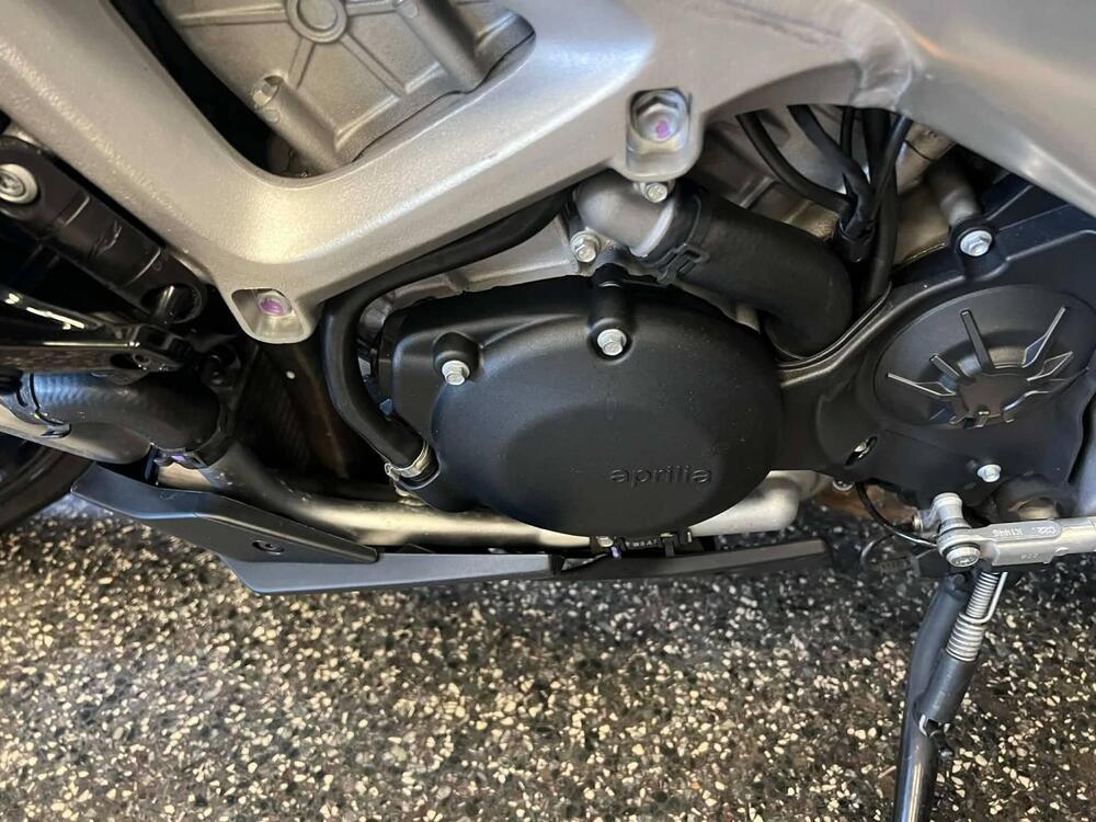 Aprilia Tuono V4 Factory (2021 - 24) (17)