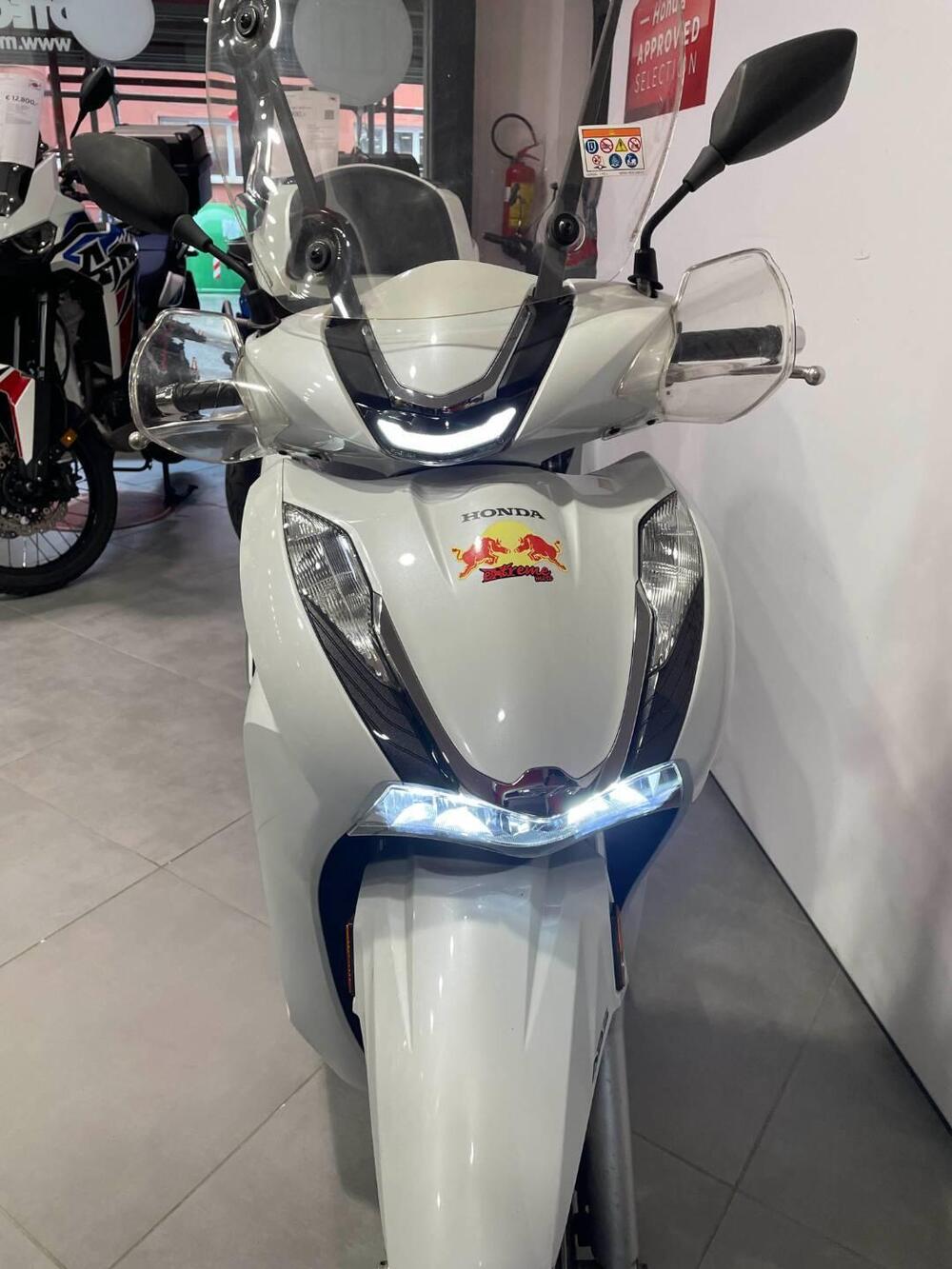 Honda SH 350 (2021 - 24) (3)