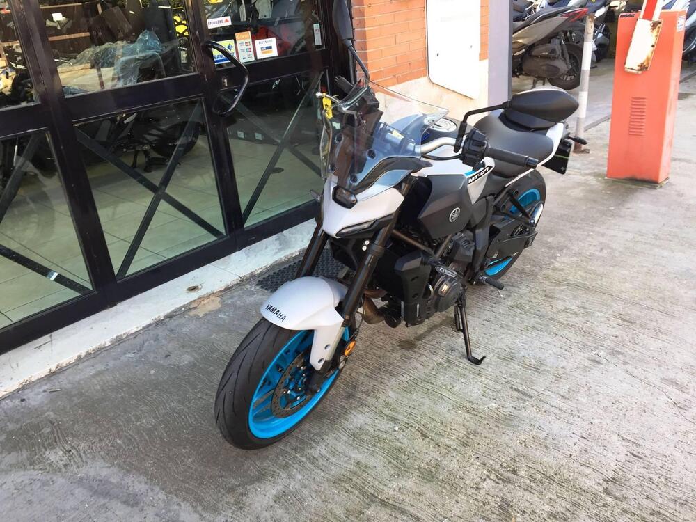 Yamaha MT-07 Y-AMT (2025 - 26) (4)