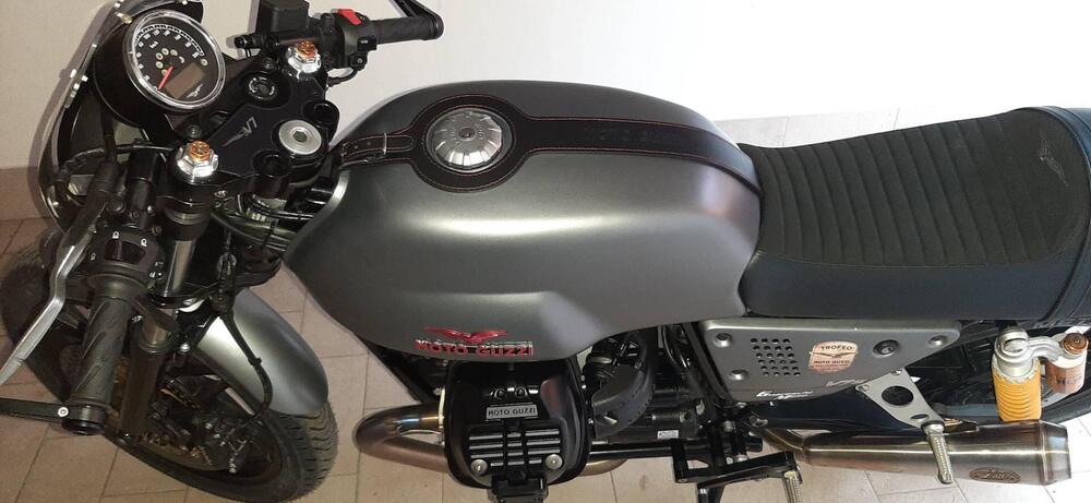Moto Guzzi V7 III Stone (2017 - 20) (2)