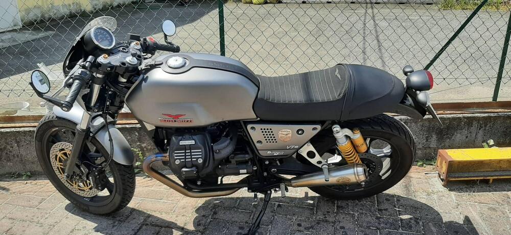 Moto Guzzi V7 III Stone (2017 - 20) (3)
