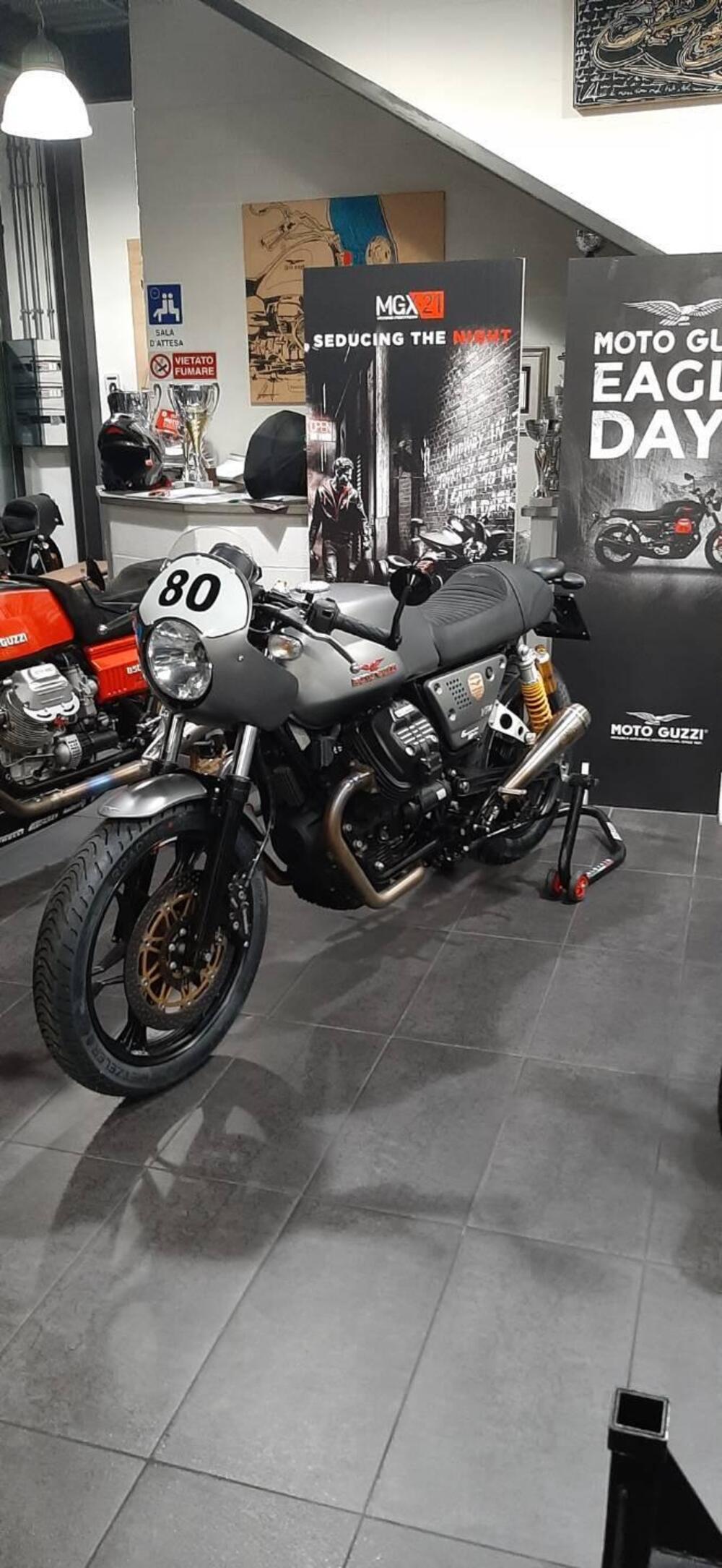 Moto Guzzi V7 III Stone (2017 - 20) (5)