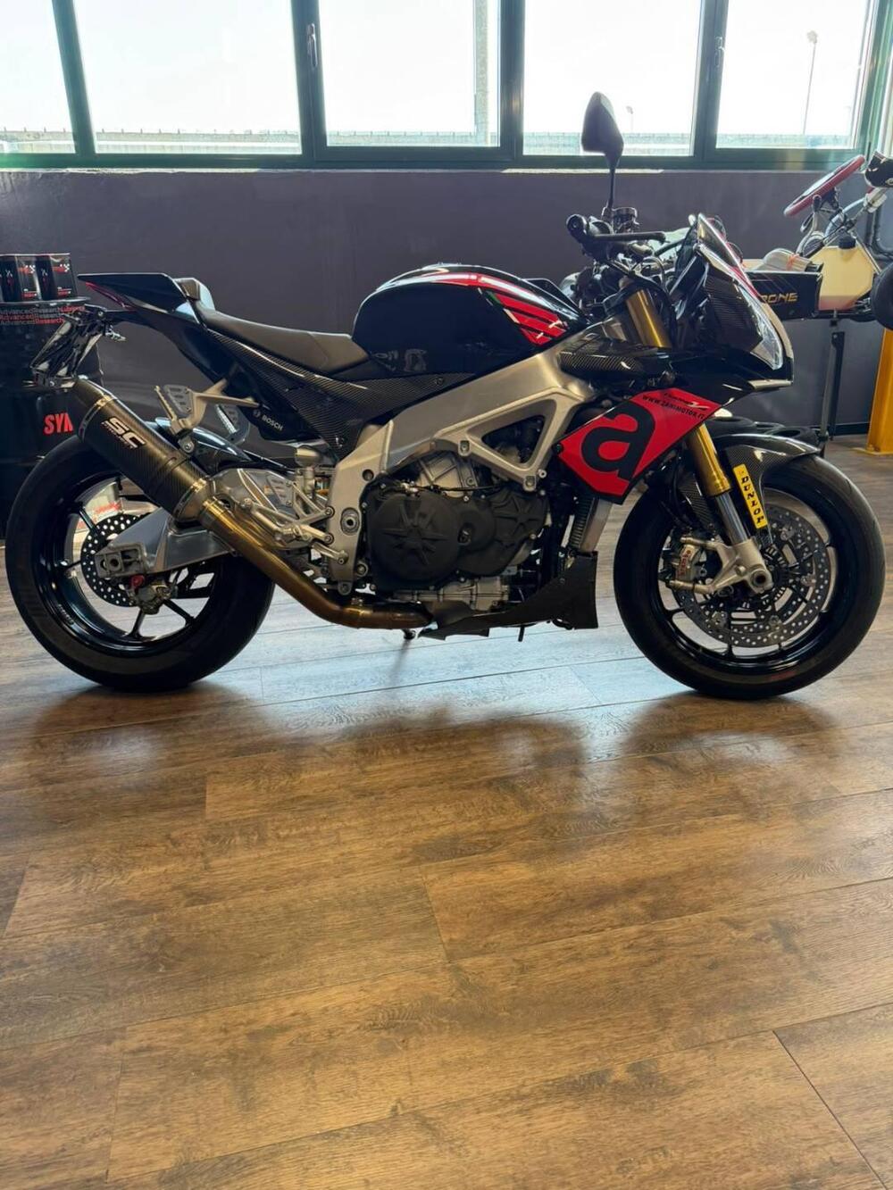 Aprilia Tuono V4 Factory (2019 - 20) (2)