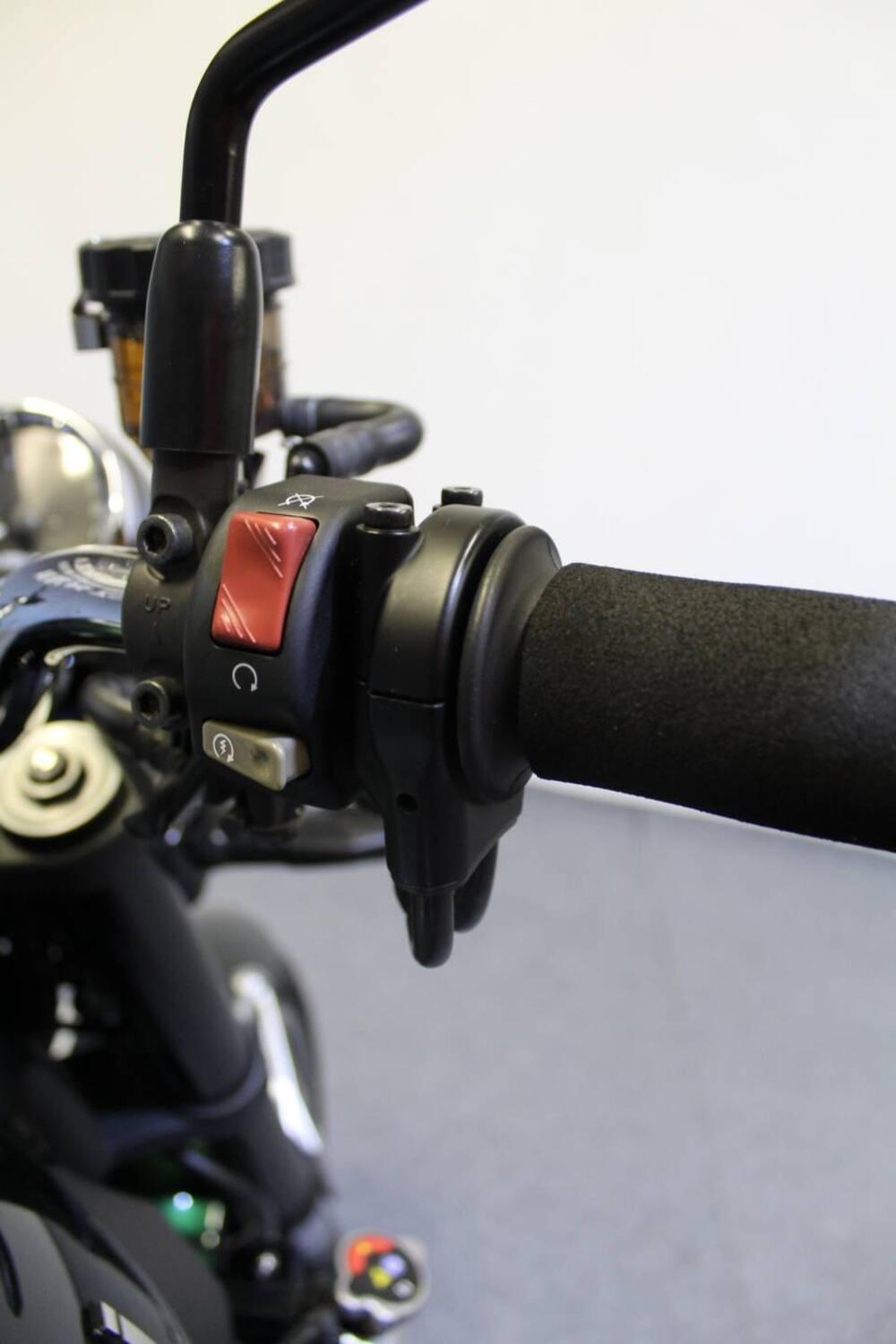 Kawasaki Z 900 RS (2022 - 25) (11)