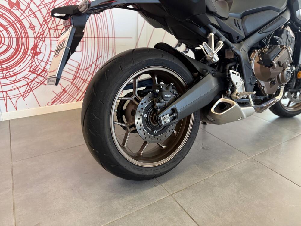 Honda CB 650 R E-Clutch (2024 - 26) (12)