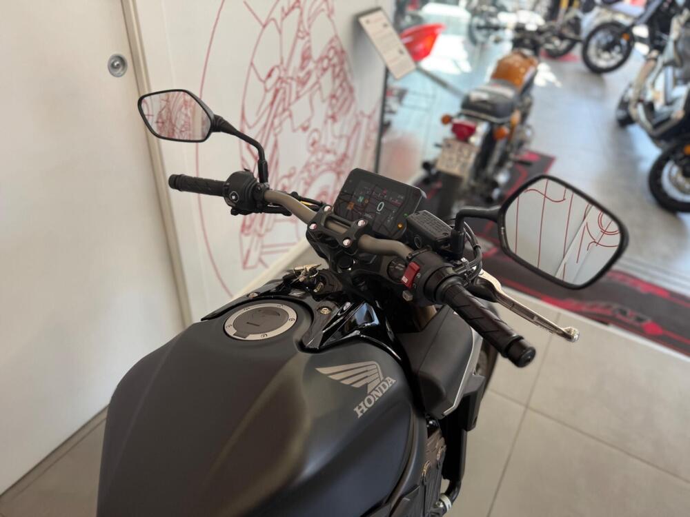 Honda CB 650 R E-Clutch (2024 - 26) (8)