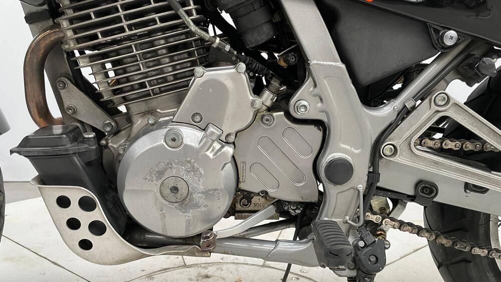 Honda NX 650 Dominator (1996 - 02) (4)