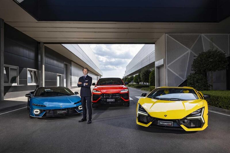 Lamborghini dice no all'elettrica: il quarto modello sar&agrave; ibrido plug‑in e arriver&agrave; nel 2030