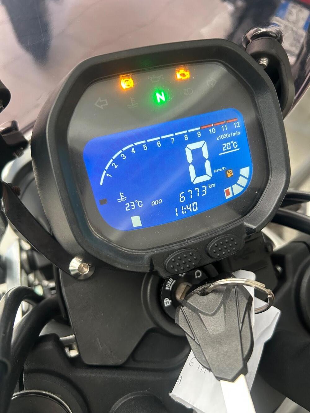 Voge Trofeo 300AC (2021 - 26) (3)