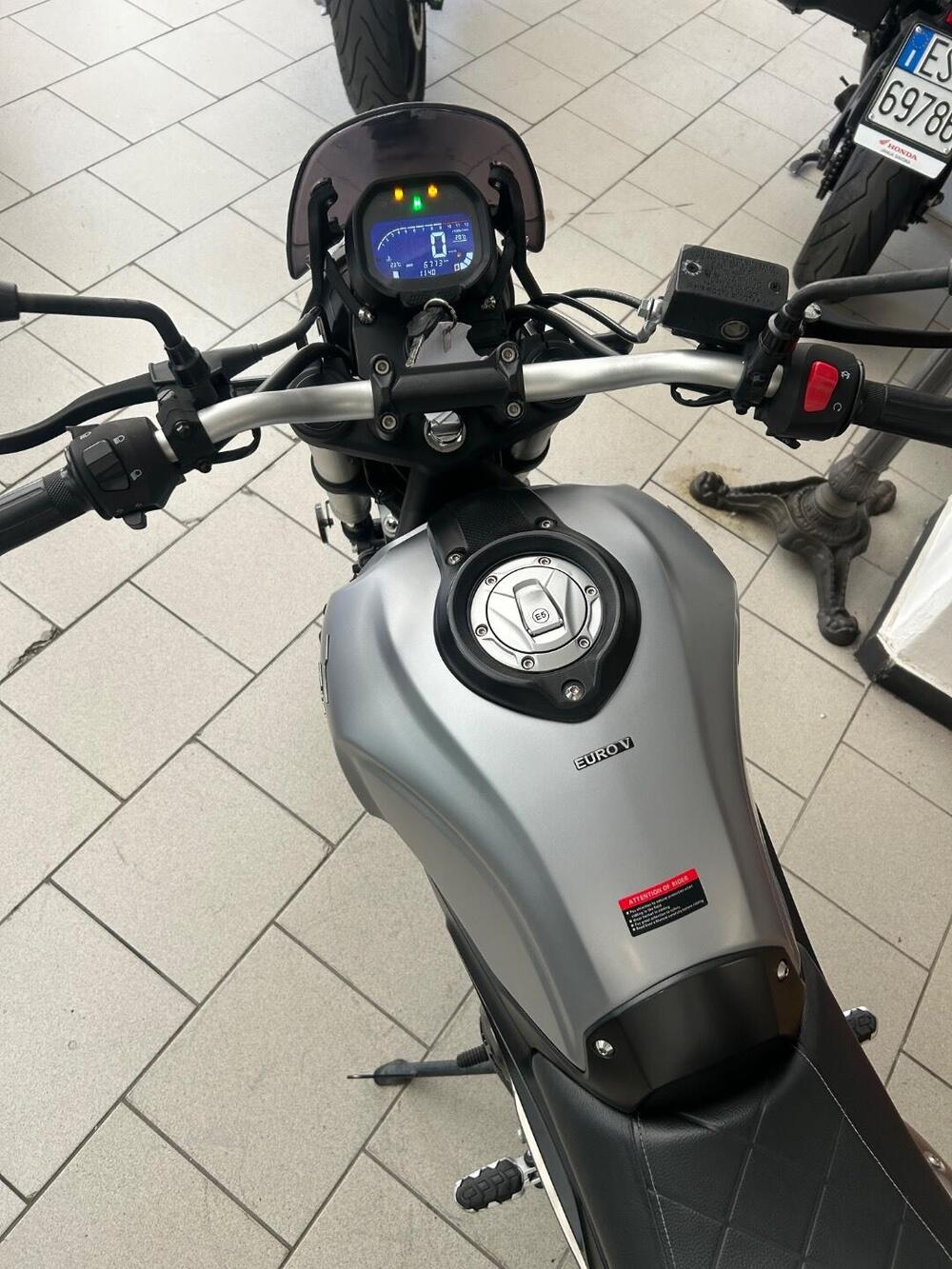 Voge Trofeo 300AC (2021 - 26) (4)