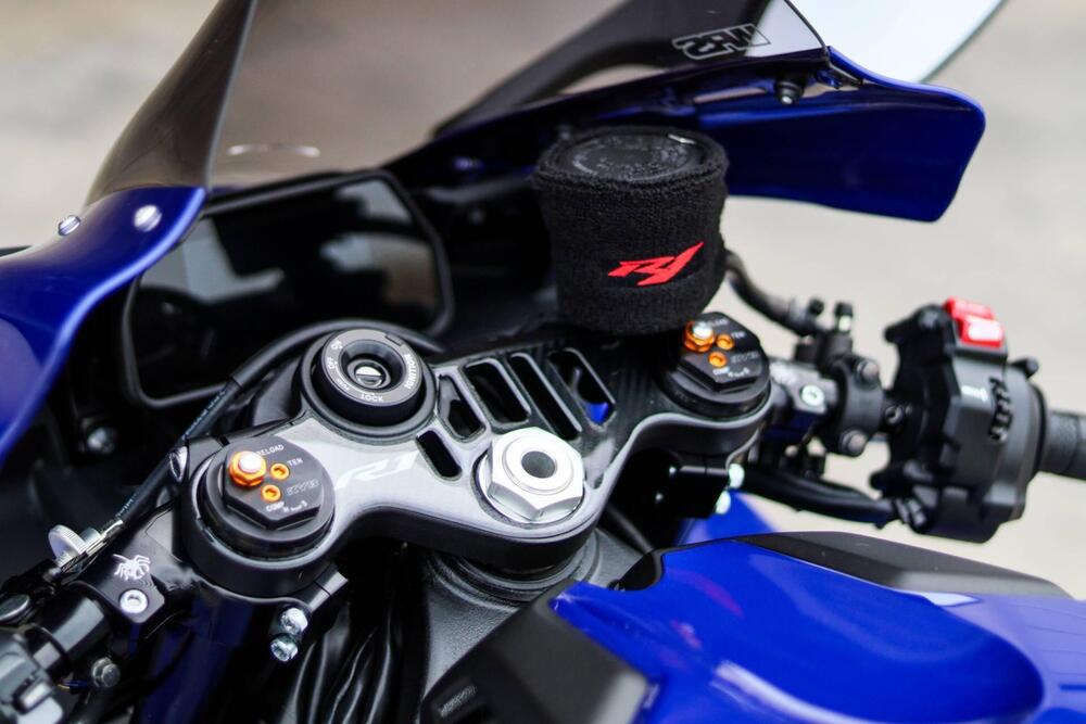 Yamaha YZF R1 (2020 - 25) (9)