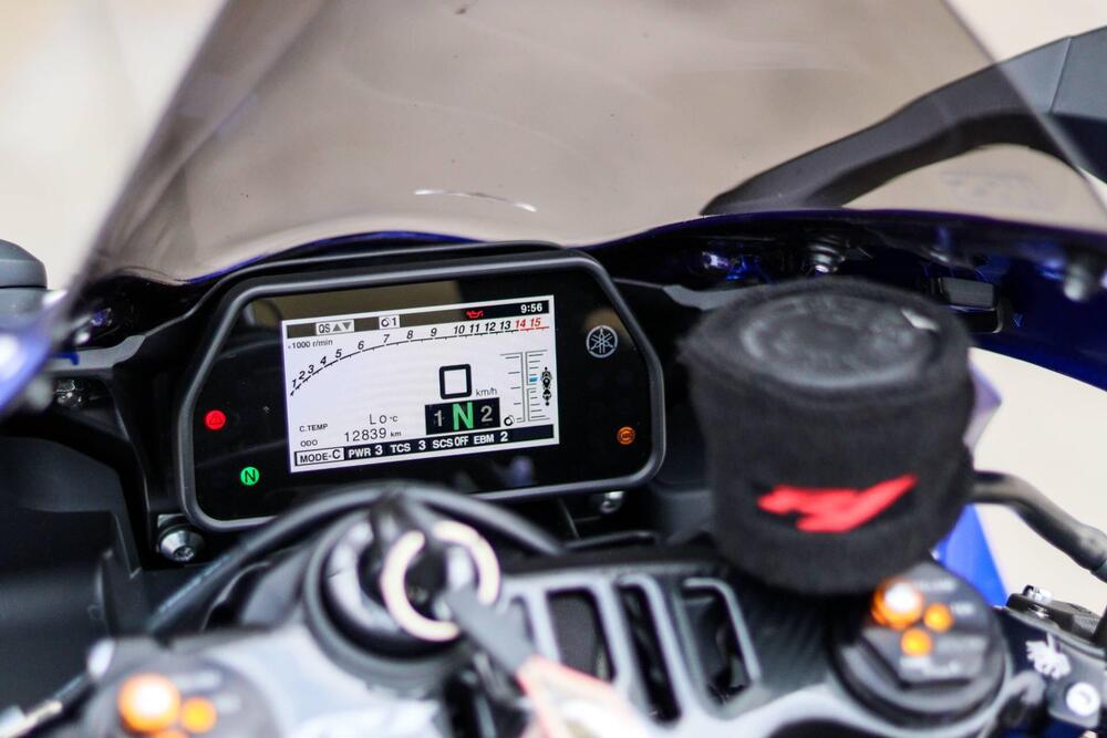 Yamaha YZF R1 (2020 - 25) (17)