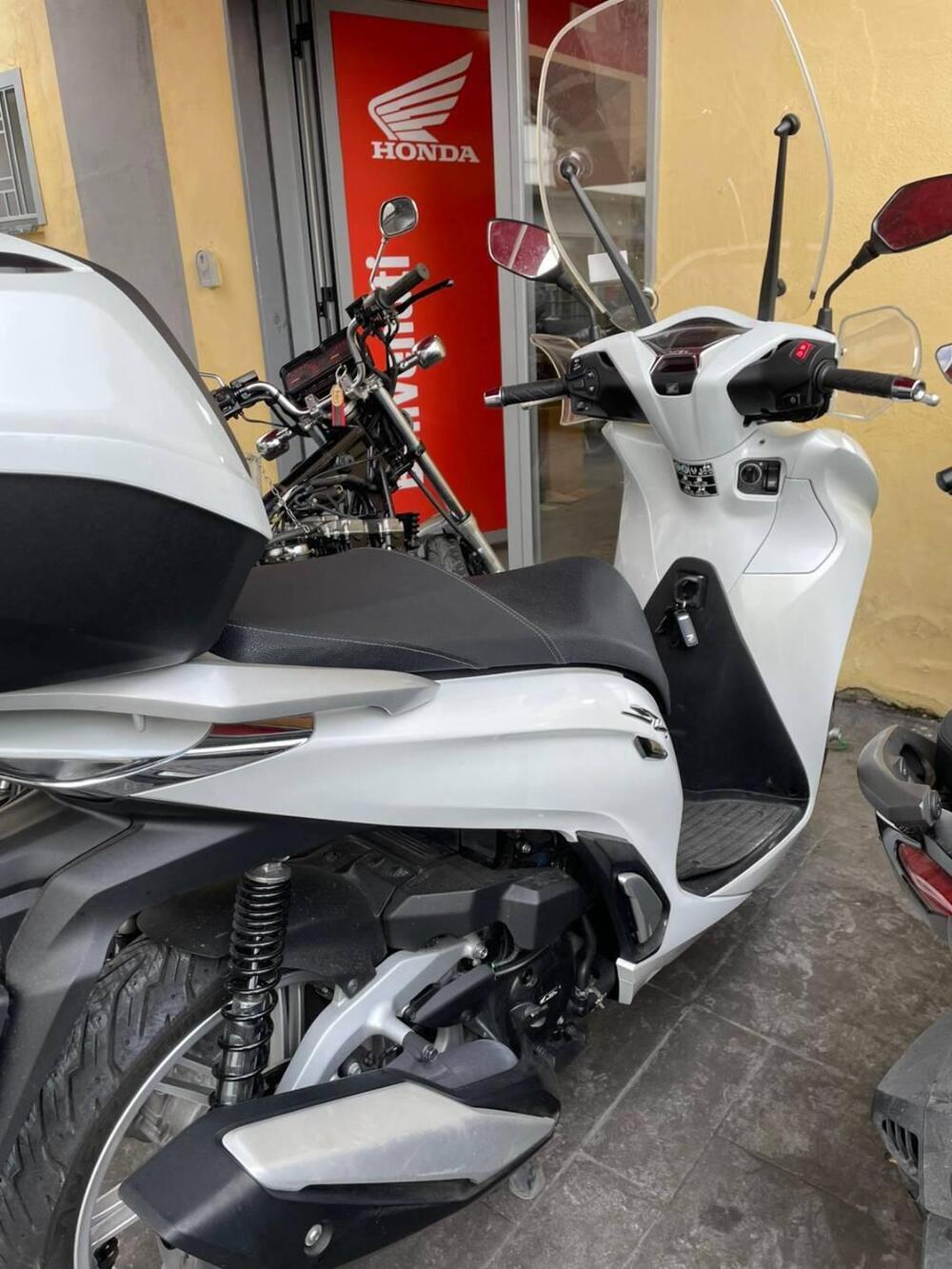 Honda SH 350 (2021 - 24) (2)