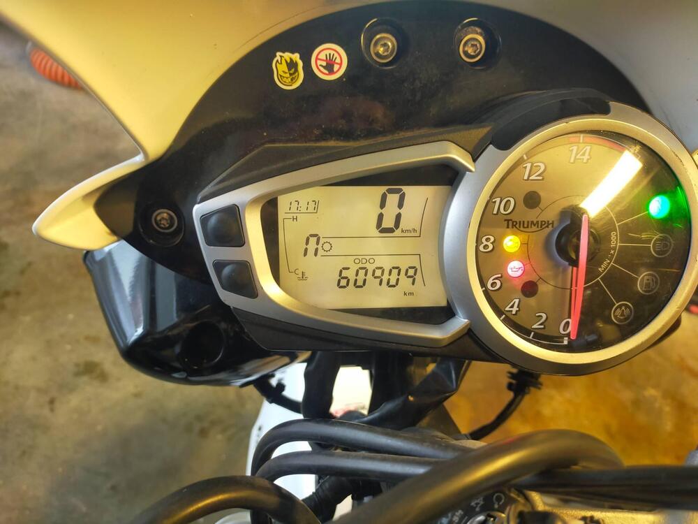 Triumph Street Triple R (2009 - 12) (2)