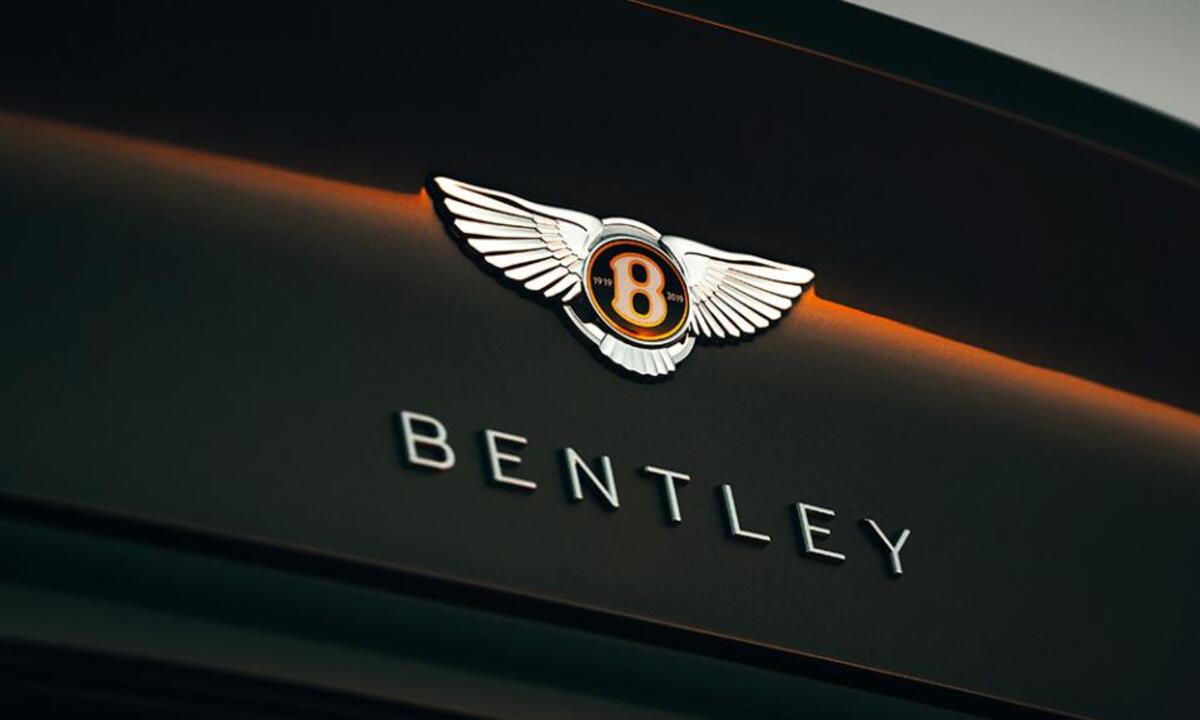 Bentley taglia 275 posti: utili in calo e crisi del lusso, frenano anche l’elettrico
