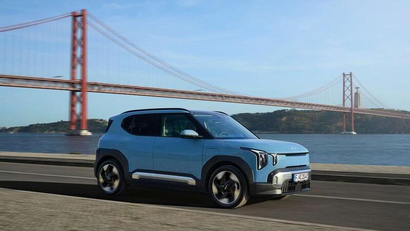 Kia EV2 2026: il nuovo SUV elettrico compatto parte da 26.600 euro, fino a 453 km di autonomia