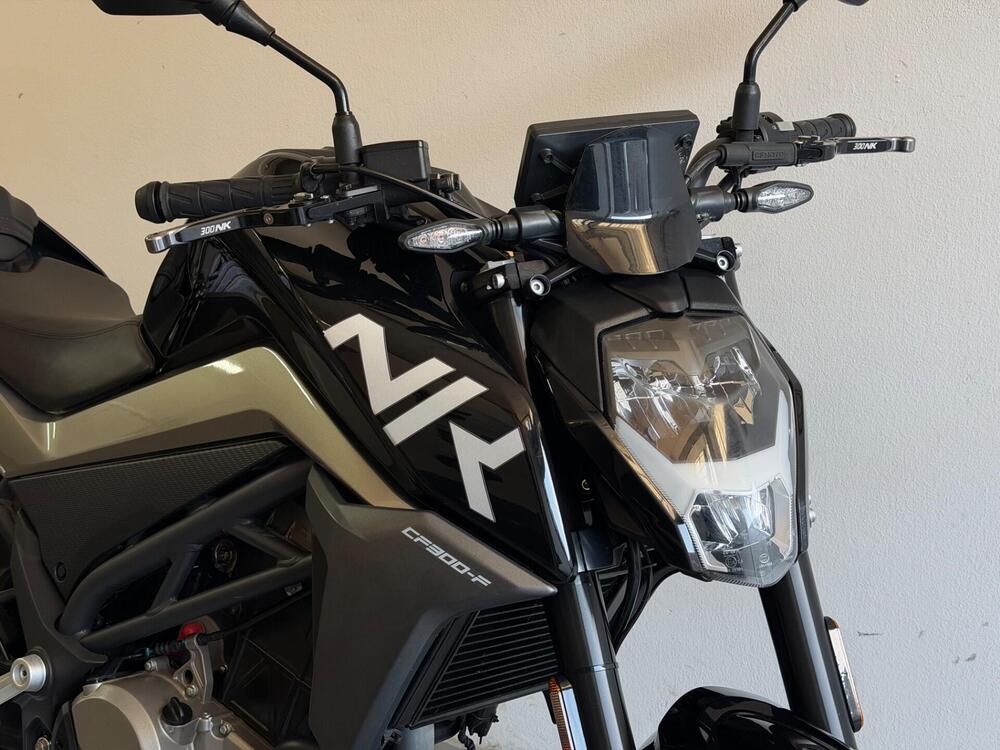 CFMOTO 300NK (2021 - 26) (4)